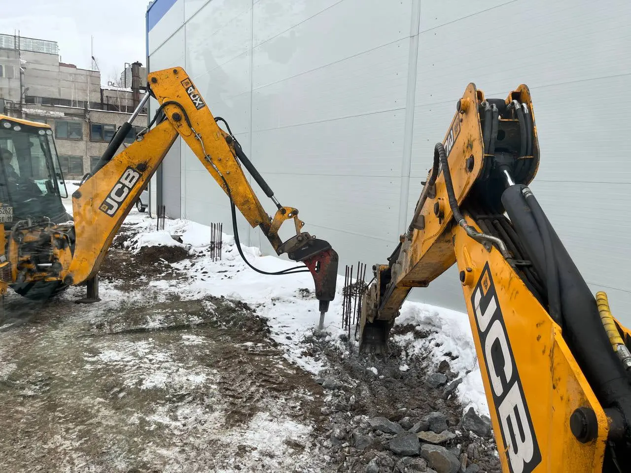 работа гидромолотом разрушение бетона и асфальта в Сергиев Посаде