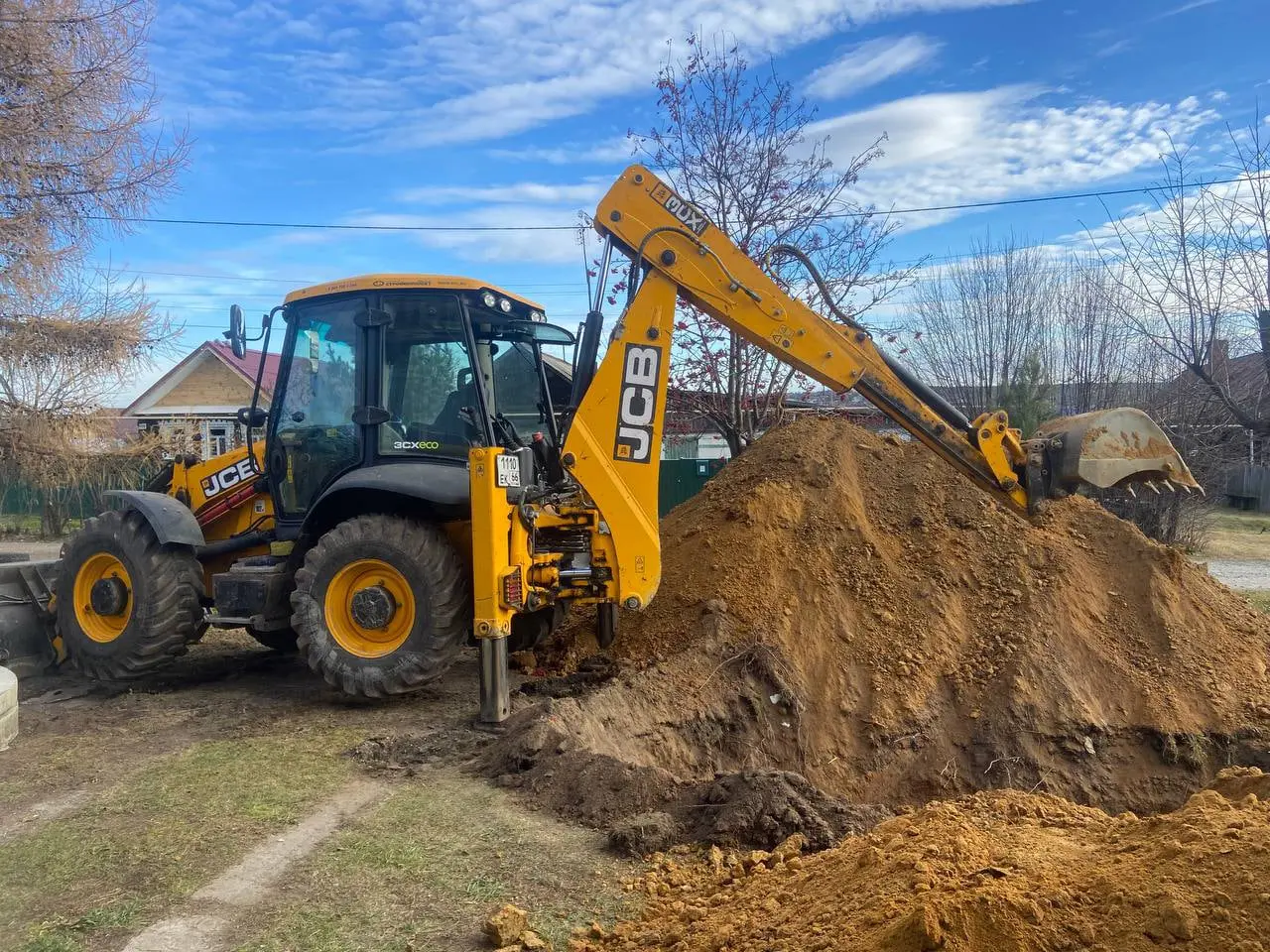 разработка котлована под фундамент экскаватором-погрузчикомв Сергиев Посаде